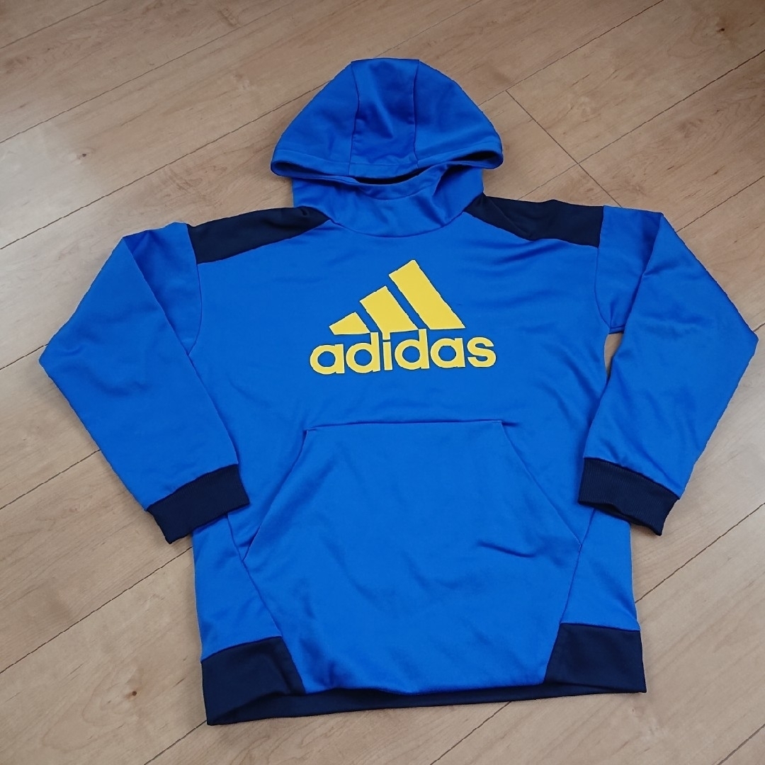 adidas(アディダス)のアディダス パーカー 160 青 キッズ/ベビー/マタニティのキッズ服男の子用(90cm~)(Tシャツ/カットソー)の商品写真