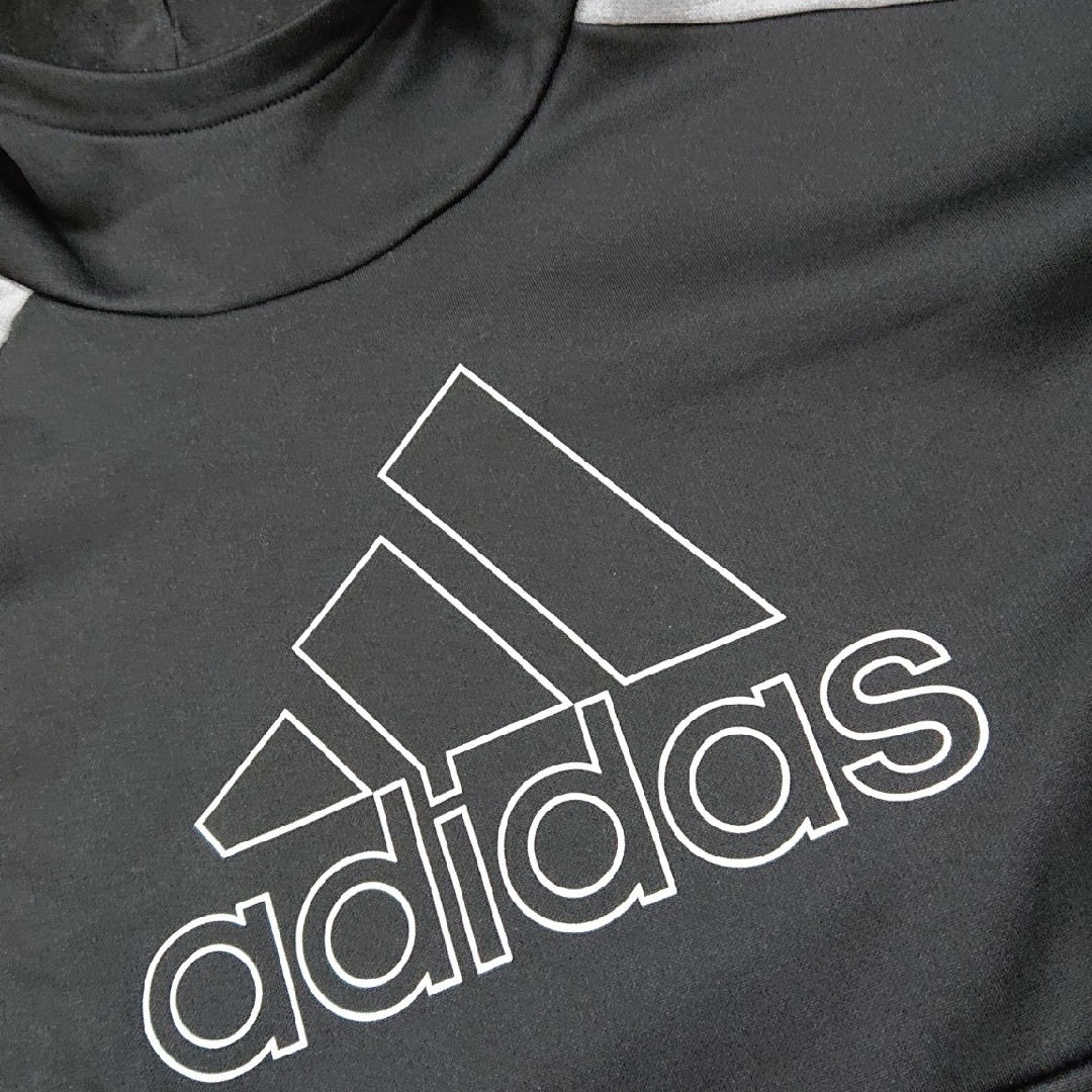 adidas(アディダス)のアディダス パーカー 160 黒 キッズ/ベビー/マタニティのキッズ服男の子用(90cm~)(Tシャツ/カットソー)の商品写真