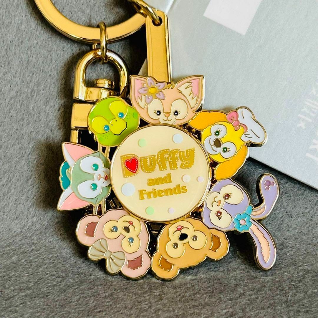 Disney(ディズニー)のディズニー　くるくる回るキーホルダー　キーチェーン ダッフィーフレンズ レディースのアクセサリー(その他)の商品写真