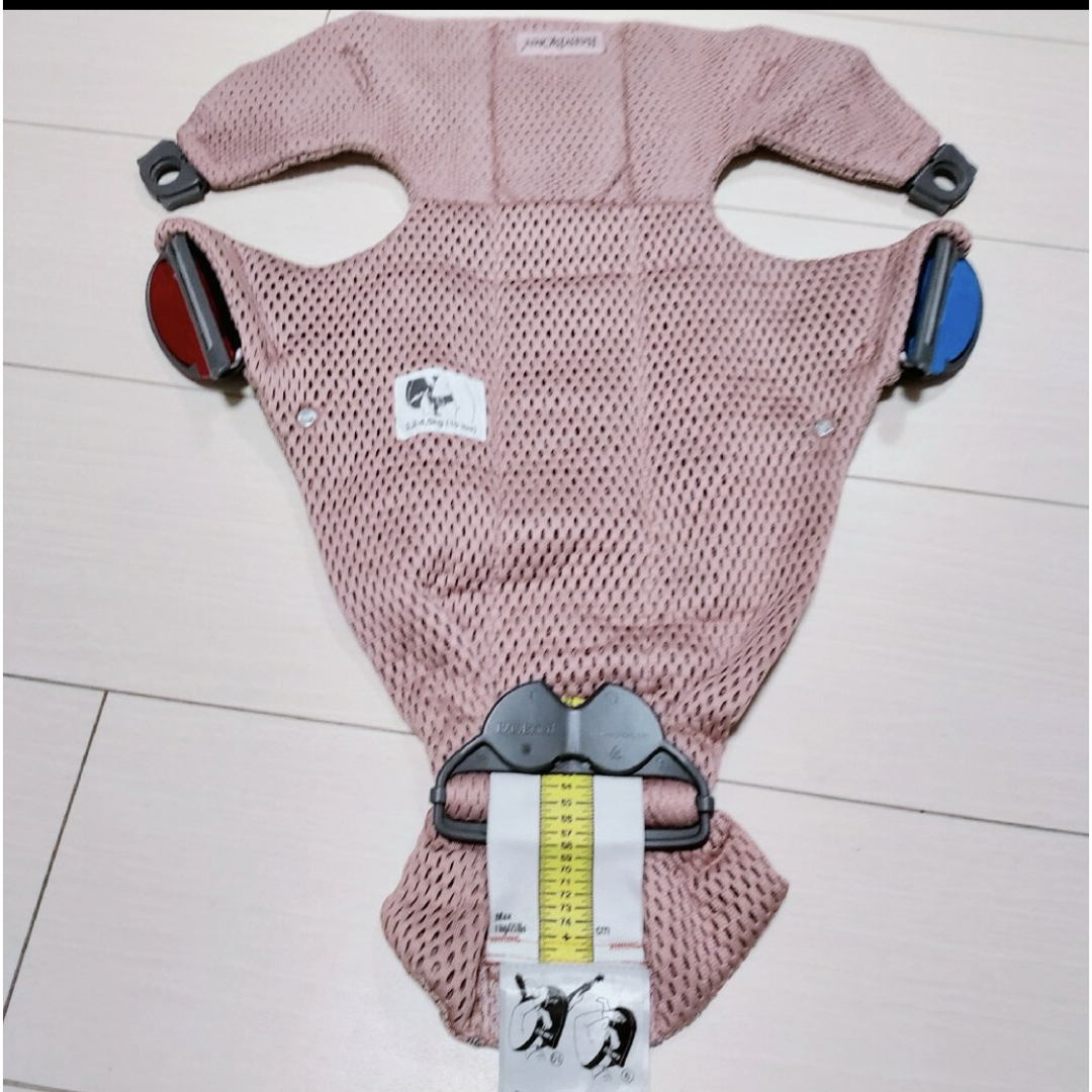 BABYBJORN(ベビービョルン)の【値下げ】ベビービョルン　ベビーキャリアミニ　抱っこ紐　ピンク　赤ちゃん　新生児 キッズ/ベビー/マタニティの外出/移動用品(抱っこひも/おんぶひも)の商品写真