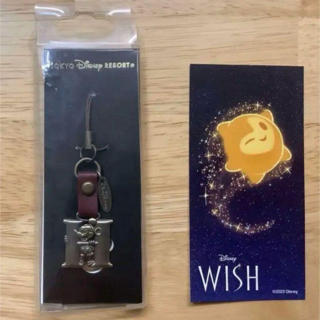 Disney(ディズニー)のDisney　ミッキーマウスストラップ　イニシャルストラップ　願い星ステッカー エンタメ/ホビーのアニメグッズ(ストラップ)の商品写真