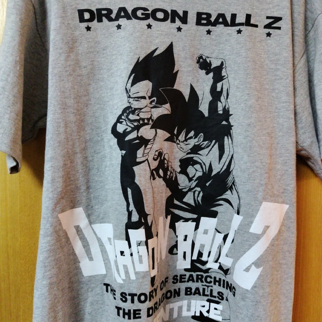 ドラゴンボール(ドラゴンボール)の新品　未使用】ドラゴンボールZ　孫悟空　ベジータ　グレイ　Tシャッ　半袖　M メンズのトップス(Tシャツ/カットソー(半袖/袖なし))の商品写真