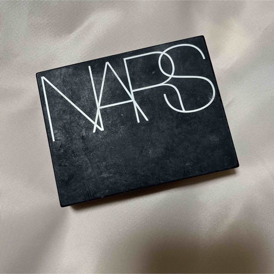 NARS(ナーズ)のNARS ナーズ ライトリフレクティング セッティングパウダー プレスト N コスメ/美容のベースメイク/化粧品(フェイスパウダー)の商品写真