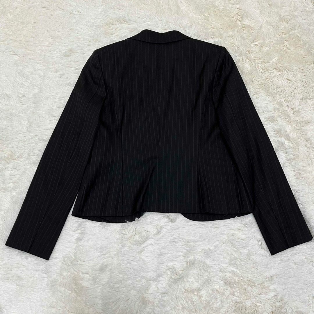 23区(ニジュウサンク)の23区 ストライプ スカートスーツ ブラック COLOMBO社生地 レディースのフォーマル/ドレス(スーツ)の商品写真