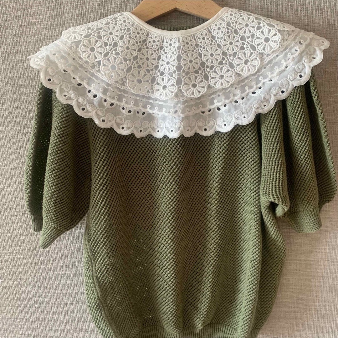 ZARA KIDS(ザラキッズ)のお値下げ！！　キッズ　付け襟　三段刺繍　パールボタン キッズ/ベビー/マタニティのこども用ファッション小物(ベビースタイ/よだれかけ)の商品写真