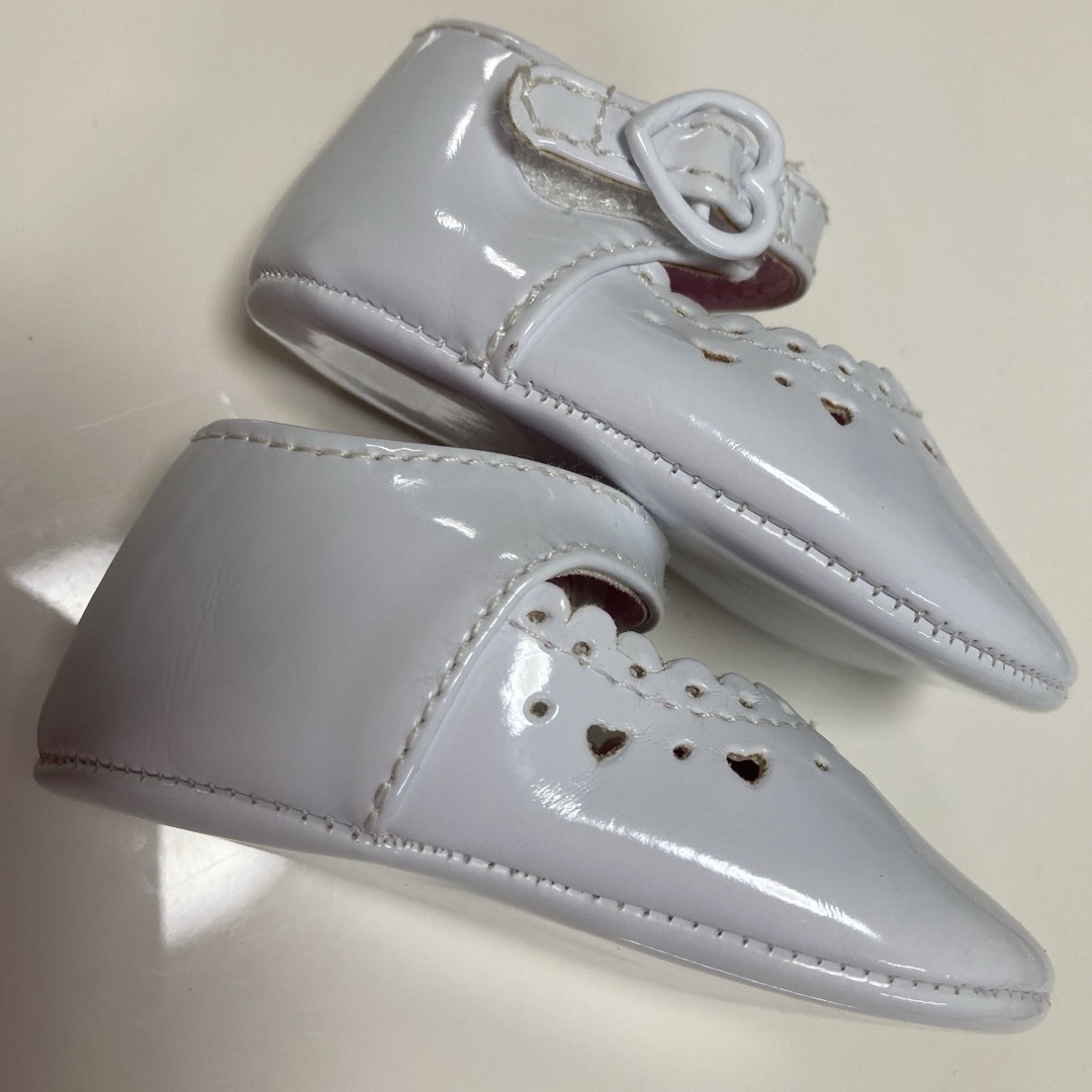 babyシューズ・First shoes・ベビーフォーマル・エナメル・ホワイト キッズ/ベビー/マタニティのベビー靴/シューズ(~14cm)(その他)の商品写真