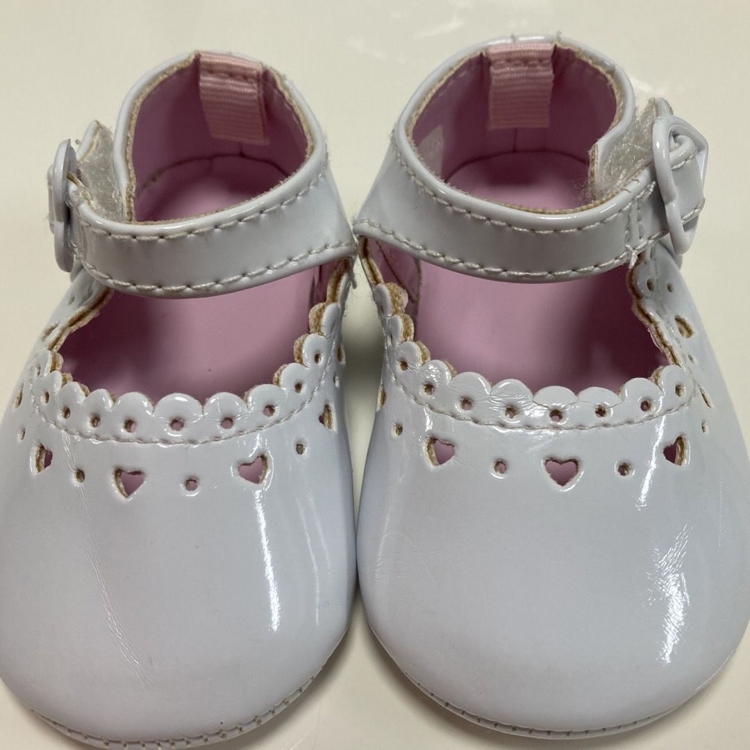 babyシューズ・First shoes・ベビーフォーマル・エナメル・ホワイト キッズ/ベビー/マタニティのベビー靴/シューズ(~14cm)(その他)の商品写真