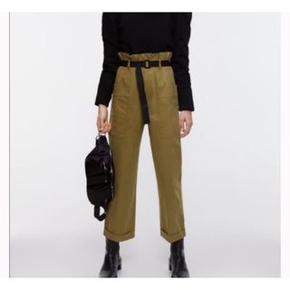 ザラ(ZARA)のZARA ザラ カーゴパンツ Mサイズ ロールアップ カーキ(ワークパンツ/カーゴパンツ)