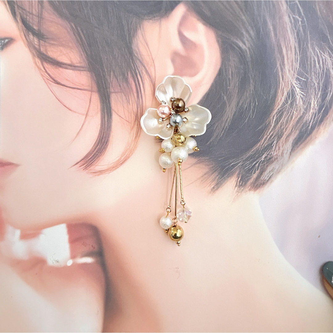 #532大ぶり/お花/パール/ゴールド/ハンドメイド/ロングピアス♦イヤリング ハンドメイドのアクセサリー(ピアス)の商品写真