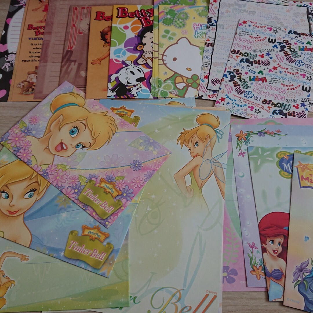 Disney(ディズニー)のレターセット(Ｂ)  40組セット売り  便箋  封筒 ハンドメイドの文具/ステーショナリー(カード/レター/ラッピング)の商品写真