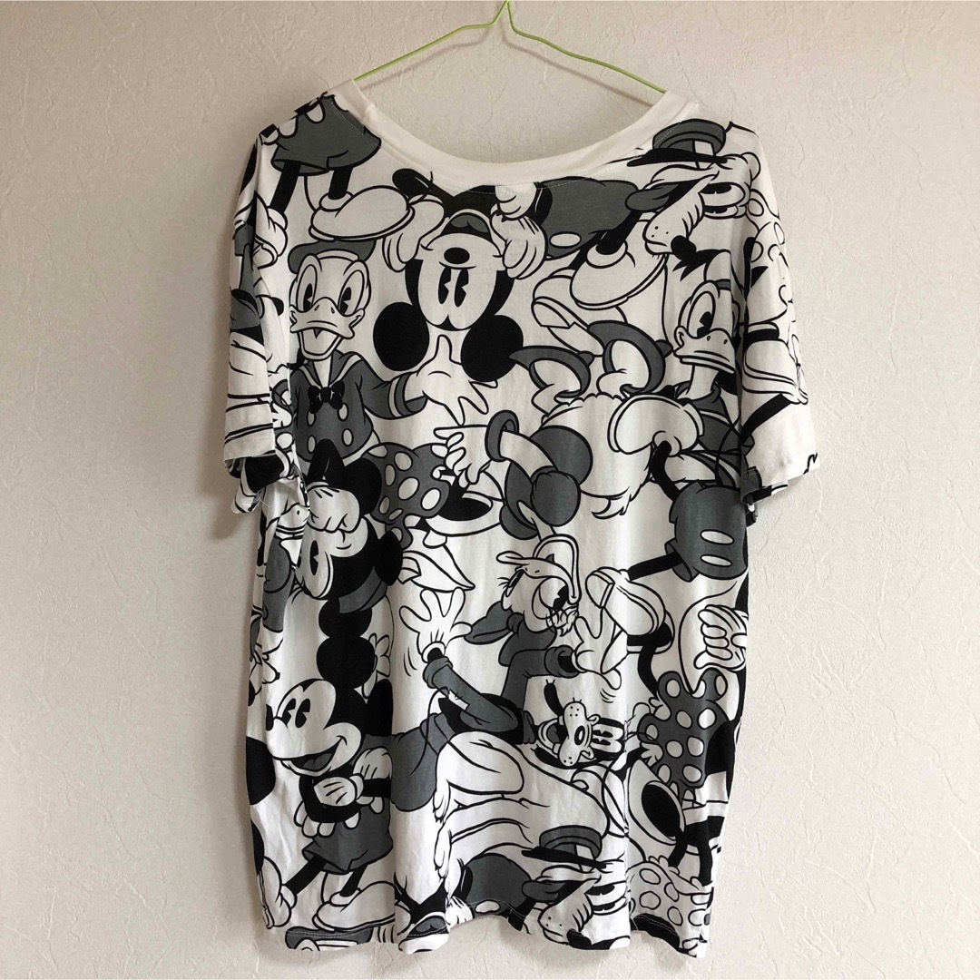 FOREVER 21(フォーエバートゥエンティーワン)のディズニー　フォーエバー21 半袖　Tシャツ　総柄　白黒 レディースのトップス(Tシャツ(半袖/袖なし))の商品写真