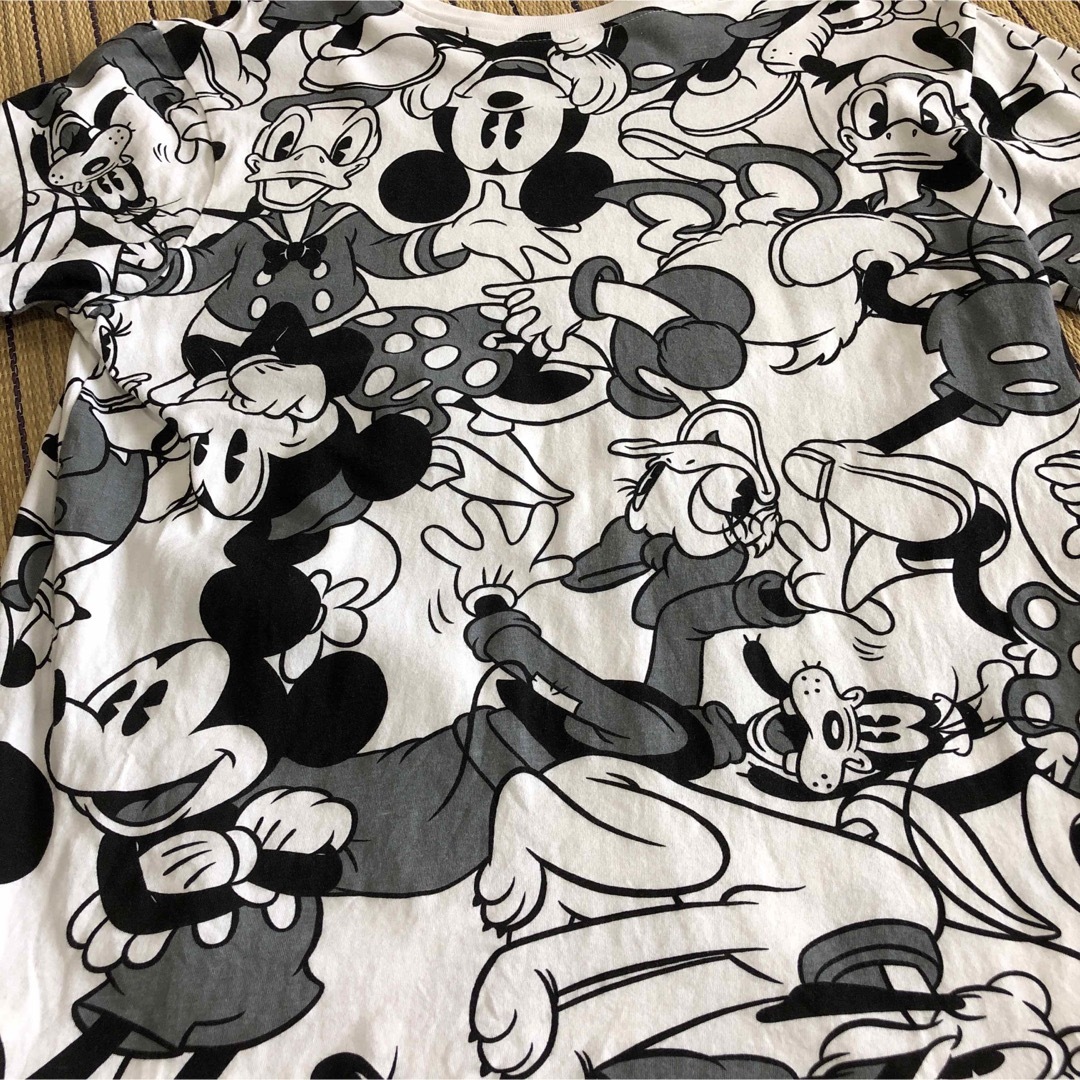 FOREVER 21(フォーエバートゥエンティーワン)のディズニー　フォーエバー21 半袖　Tシャツ　総柄　白黒 レディースのトップス(Tシャツ(半袖/袖なし))の商品写真