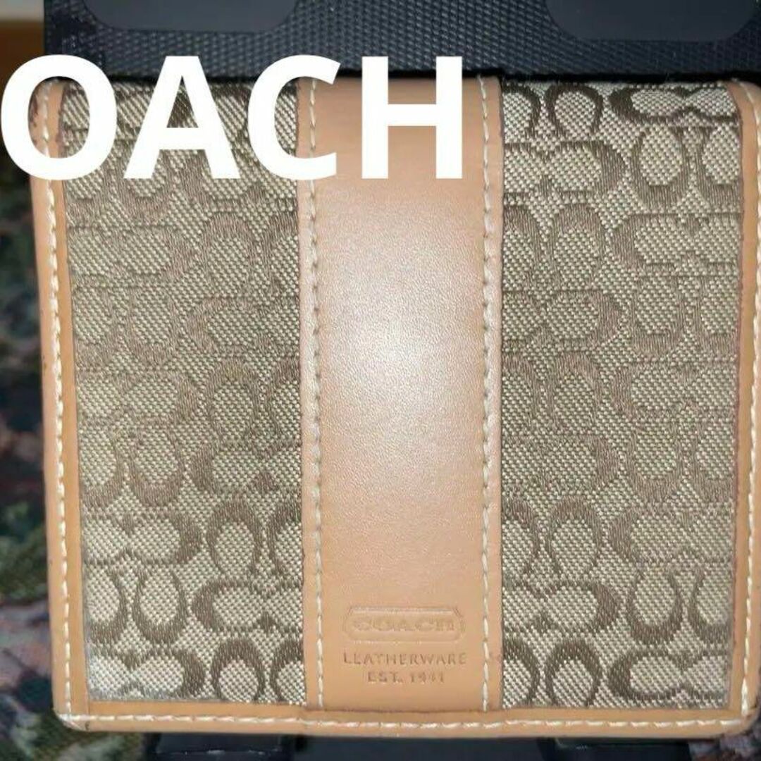 COACH(コーチ)のCOACH コーチ 二つ折り財布 コンパクト シグネチャー キャンバス 定番 レディースのトップス(Tシャツ(半袖/袖なし))の商品写真