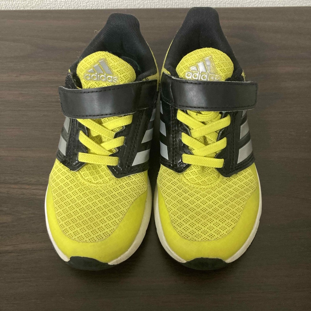 adidas(アディダス)のadidasスニーカー　18cm キッズ/ベビー/マタニティのキッズ靴/シューズ(15cm~)(スニーカー)の商品写真