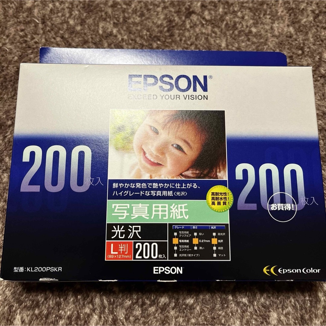 EPSON(エプソン)のEPSON写真用紙  光沢  L版  200枚入 スマホ/家電/カメラのスマホ/家電/カメラ その他(その他)の商品写真