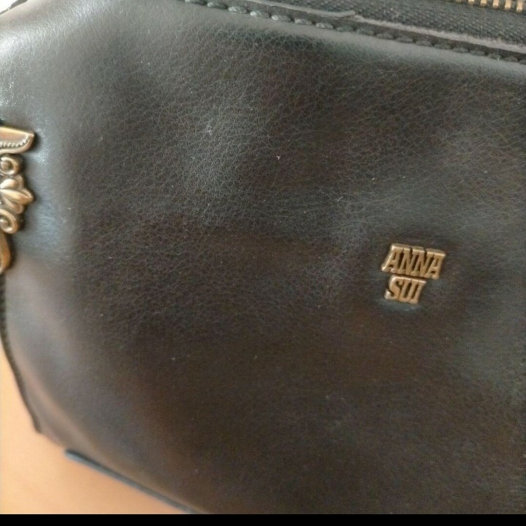 ANNA SUI(アナスイ)のアナスイ　ショルダーバッグ　肩掛け　斜め掛け　レザー　ブラック　ゴールド金具 レディースのバッグ(ショルダーバッグ)の商品写真