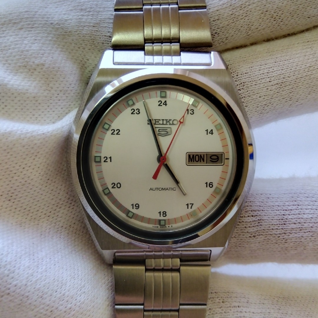 SEIKO(セイコー)の時計  SEIKO ５（白） メンズの時計(腕時計(アナログ))の商品写真