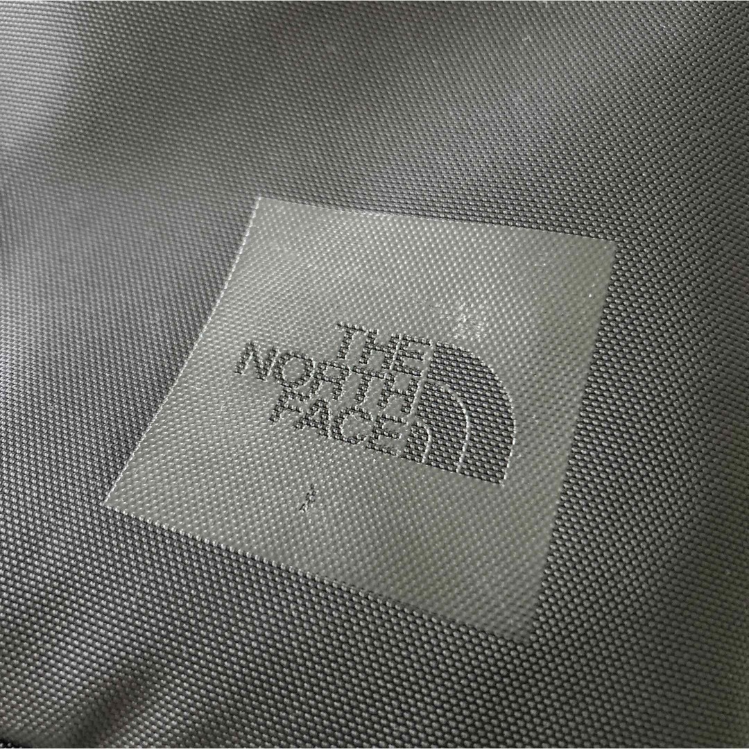 THE NORTH FACE(ザノースフェイス)のTHE NORTH FACE シャトルスリムデイパック ノースフェイス メンズのバッグ(バッグパック/リュック)の商品写真
