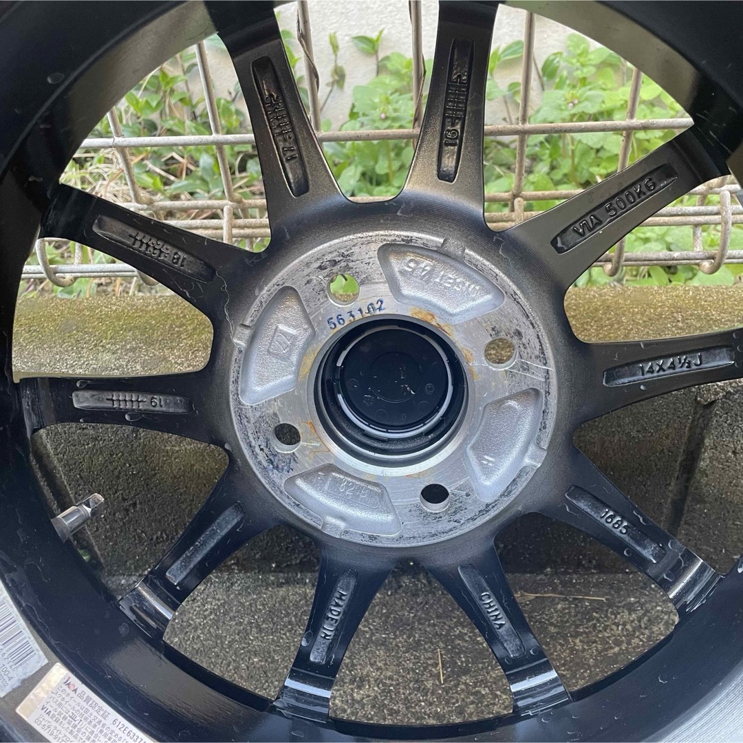 BRIDGESTONE(ブリヂストン)のブリヂストン　ブリザックVRX2 155/65R14  スタッドレスタイヤアルミ 自動車/バイクの自動車(タイヤ・ホイールセット)の商品写真