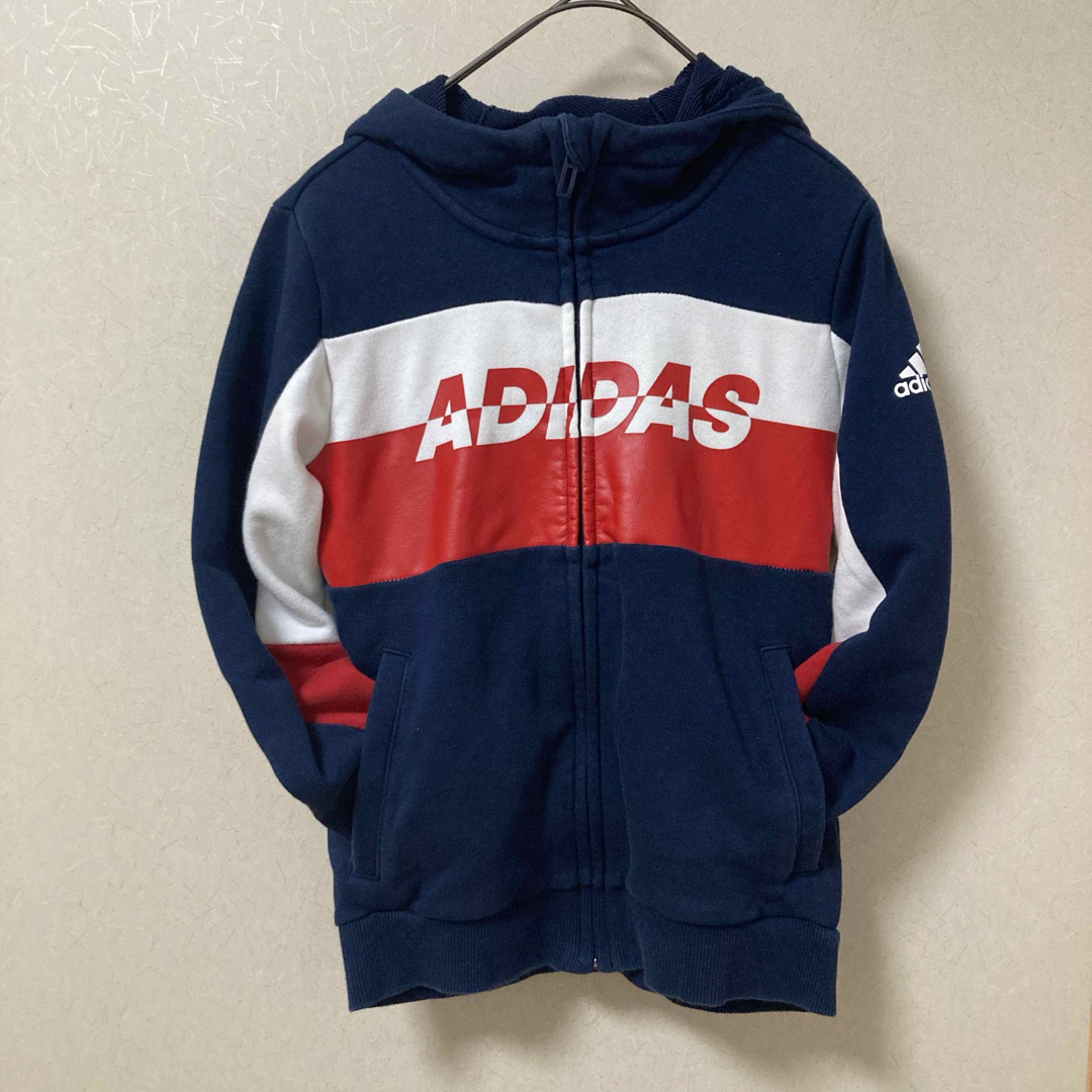 adidas(アディダス)のadidasパーカー　130cm キッズ/ベビー/マタニティのキッズ服男の子用(90cm~)(ジャケット/上着)の商品写真