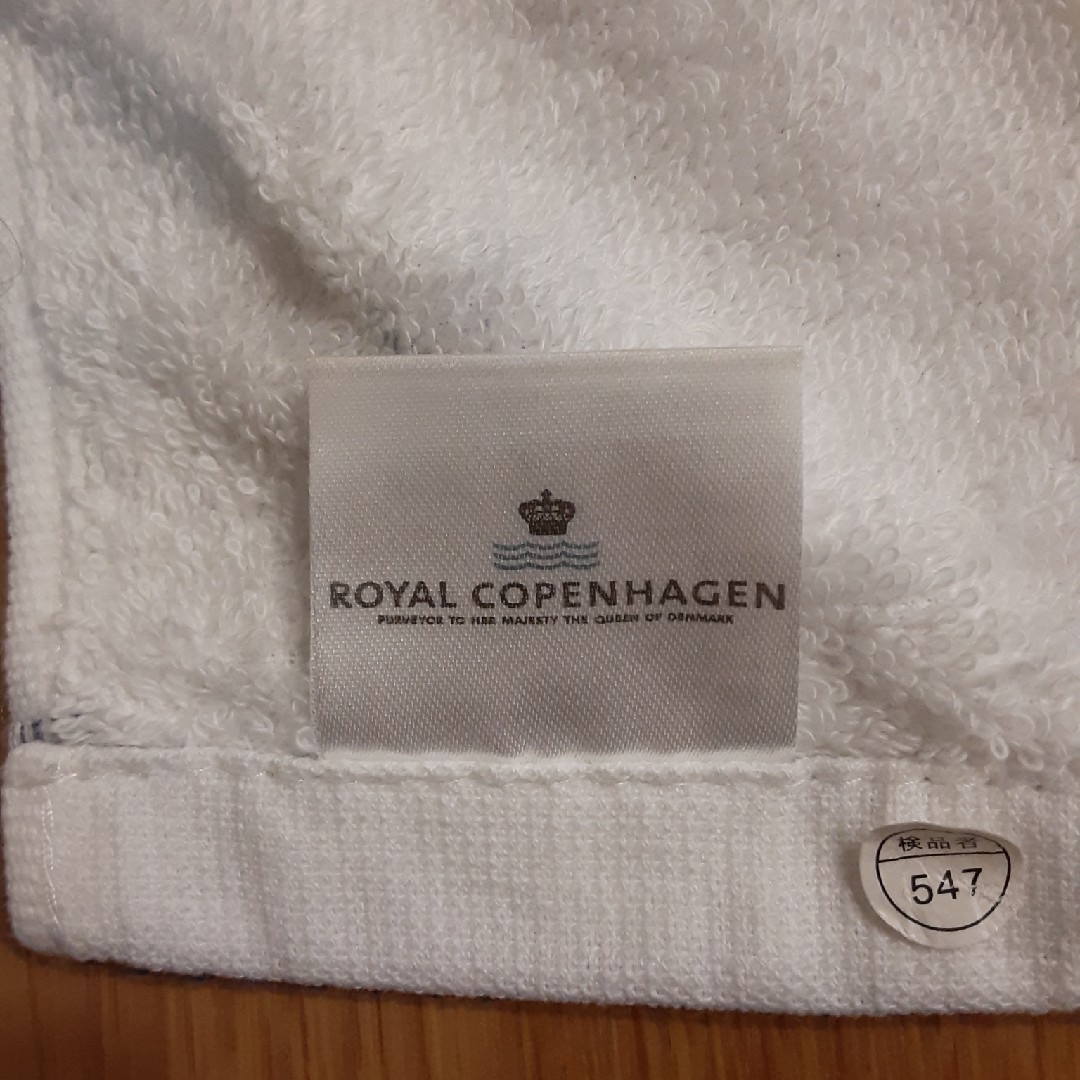 ROYAL COPENHAGEN(ロイヤルコペンハーゲン)のロイヤルコペンハーゲン タオル ブルー花柄 (大) インテリア/住まい/日用品の日用品/生活雑貨/旅行(タオル/バス用品)の商品写真