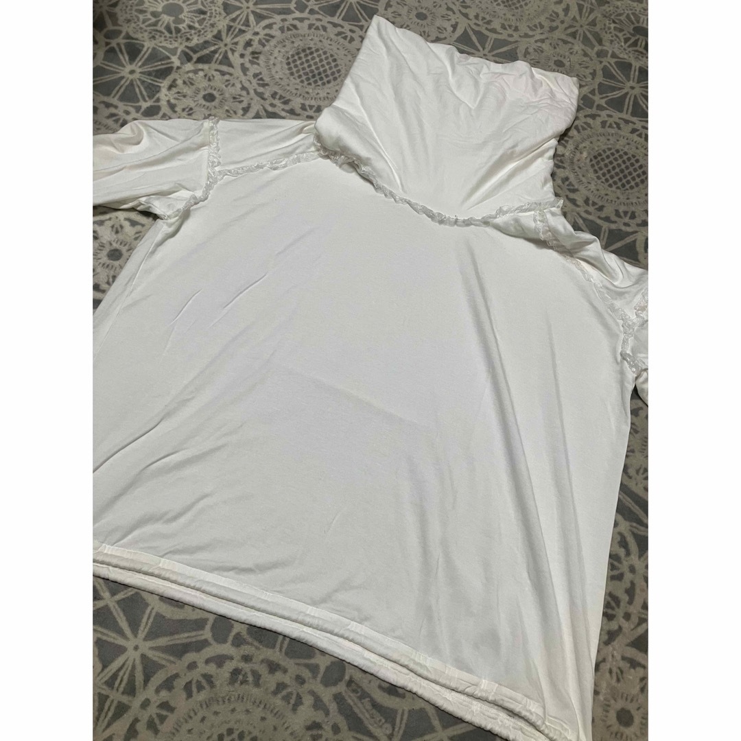 NIIMI ニイミ　ハイネック　ホワイト　ドルマンシルエット　カットソー レディースのトップス(Tシャツ(半袖/袖なし))の商品写真