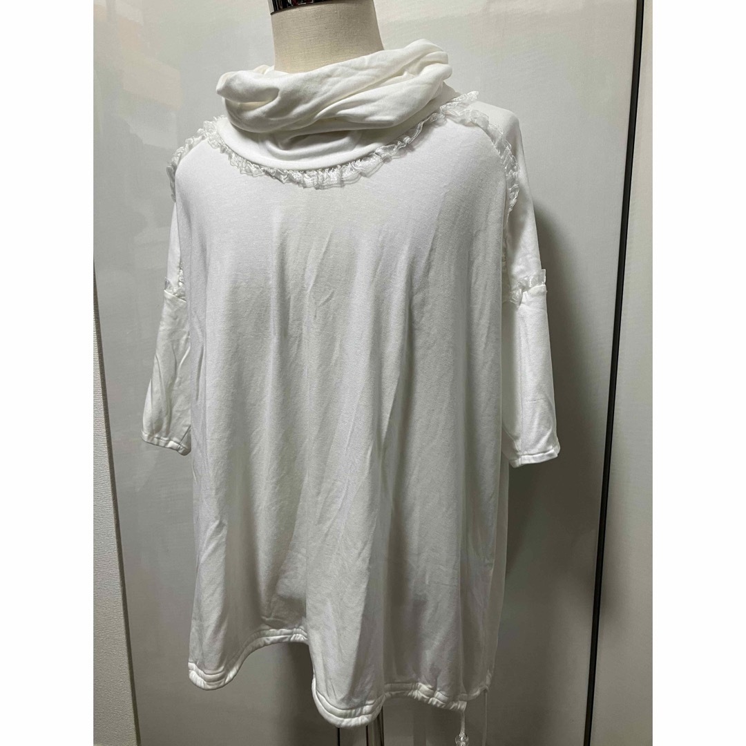 NIIMI ニイミ　ハイネック　ホワイト　ドルマンシルエット　カットソー レディースのトップス(Tシャツ(半袖/袖なし))の商品写真