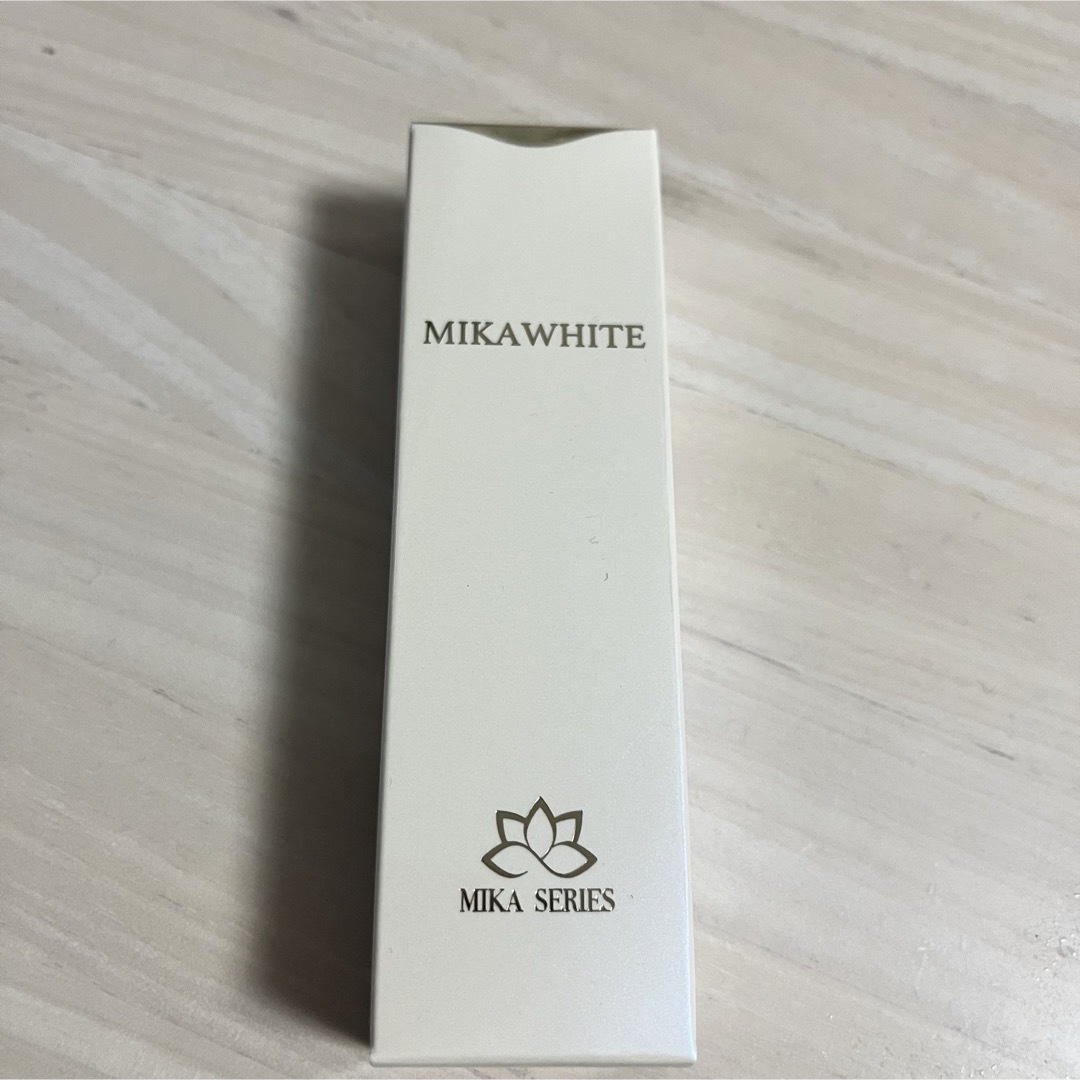 MIKA WHITE 30g コスメ/美容のオーラルケア(歯磨き粉)の商品写真