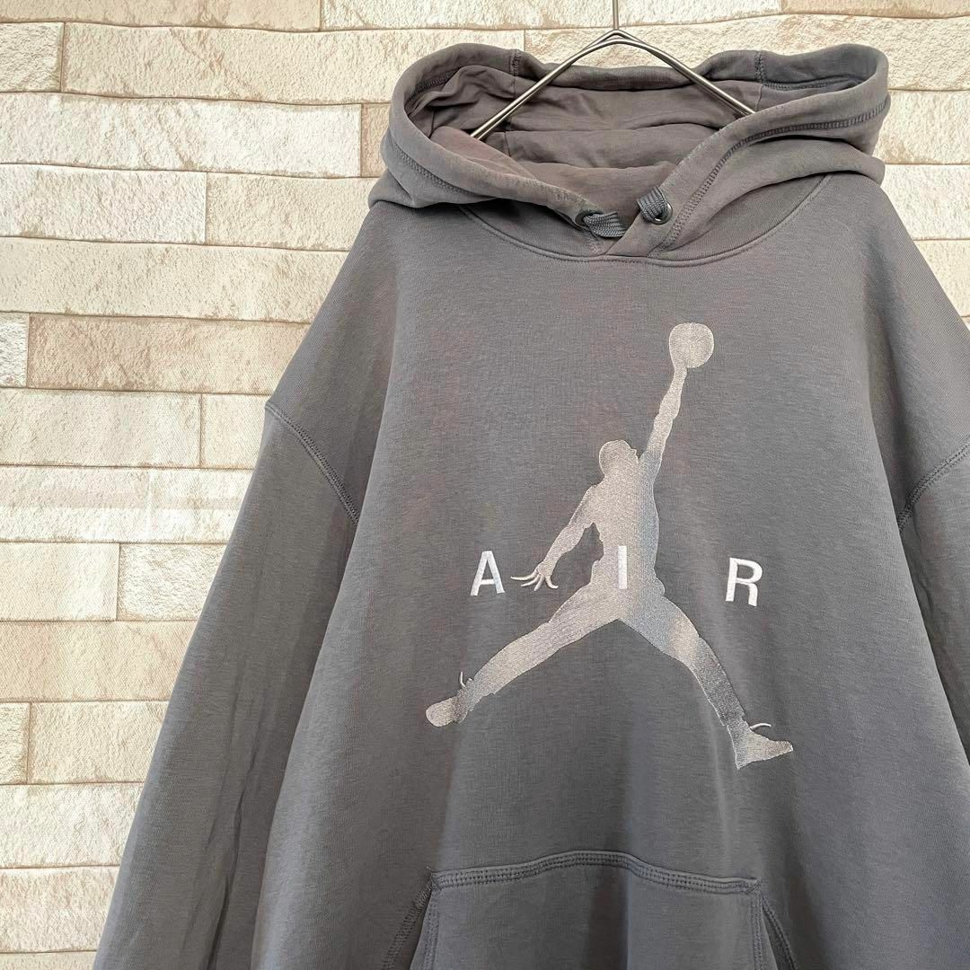 AIR JORDAN パーカー プルオーバー センター刺繍 裏起毛 グレー L メンズのトップス(パーカー)の商品写真