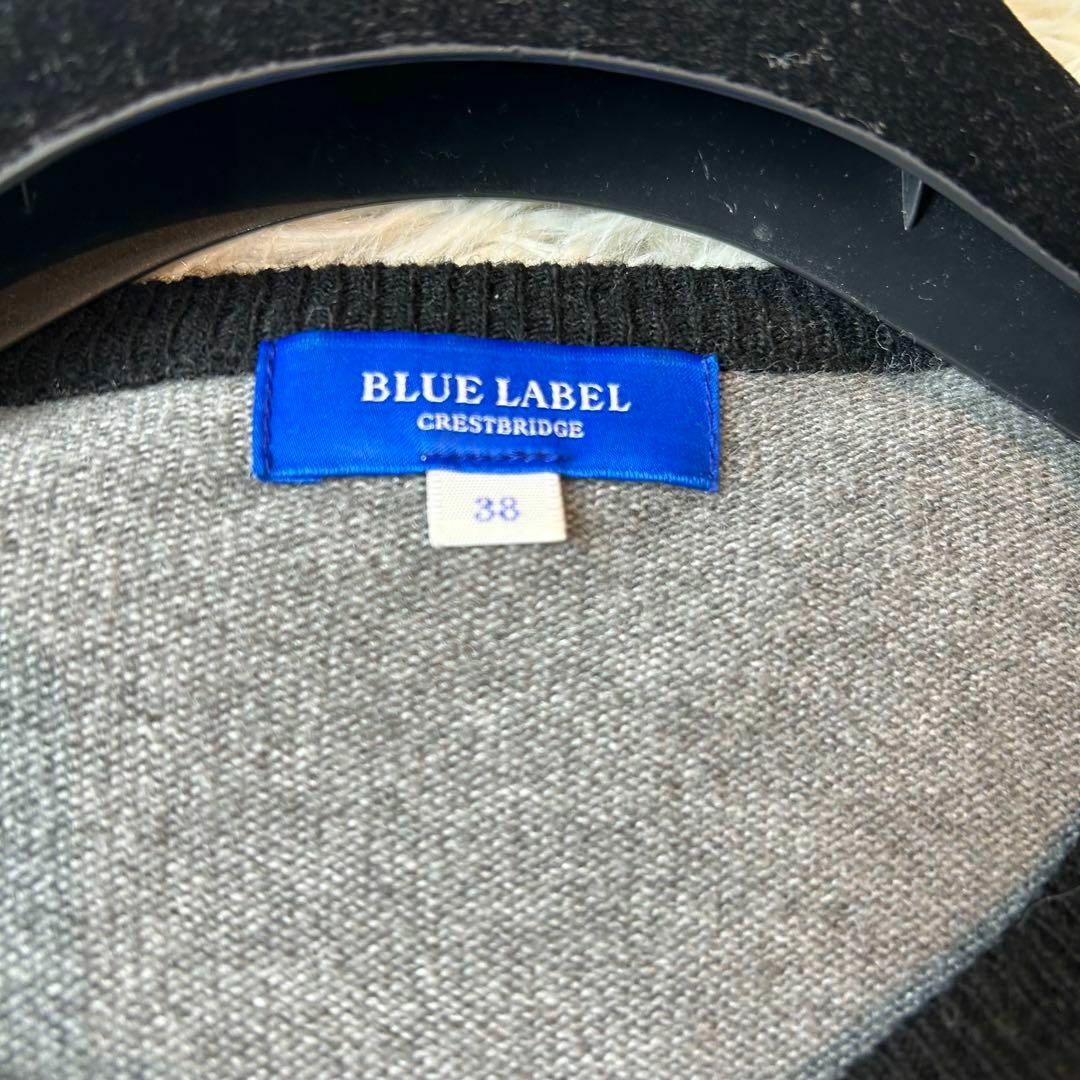 BLUE LABEL CRESTBRIDGE(ブルーレーベルクレストブリッジ)のブルーレーベルクレストブリッジ 切り替えカーディガン カシミヤ 金ボタン 38 レディースのトップス(カーディガン)の商品写真