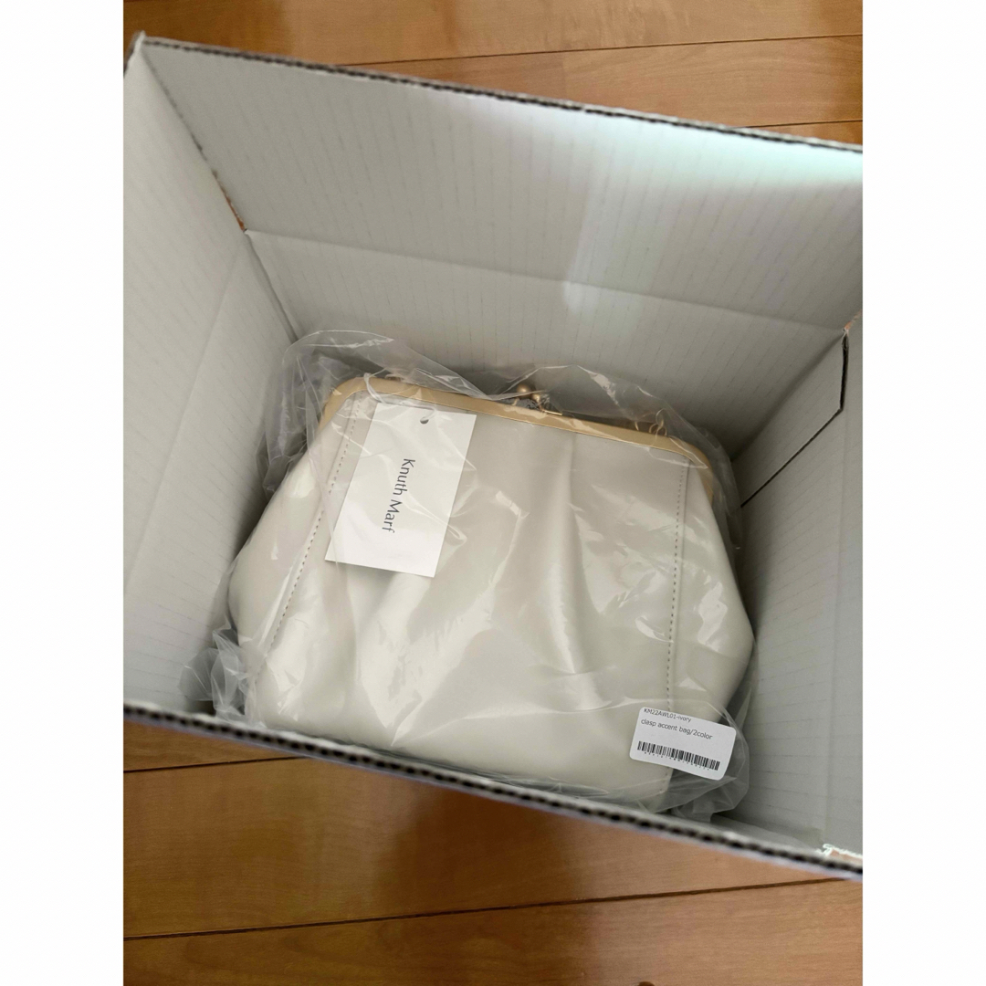 STUDIOUS(ステュディオス)のknuth marf clasp accent bag （white） レディースのバッグ(ショルダーバッグ)の商品写真