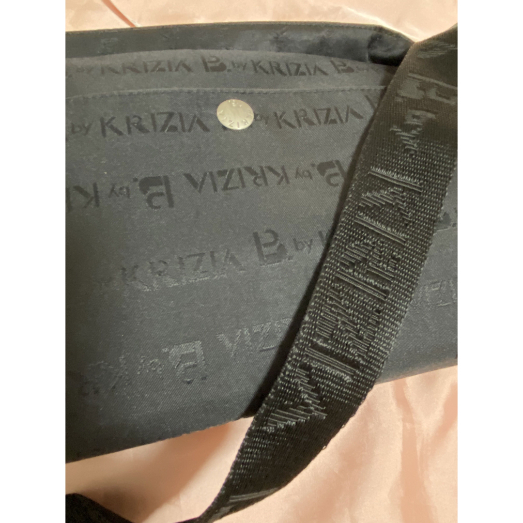 EVEX by KRIZIA(エヴェックスバイクリツィア)のクリツィア　ショルダーバッグ　肩掛けショルダー　斜めがけ　黒　カジュアルバッグ　 レディースのバッグ(ショルダーバッグ)の商品写真