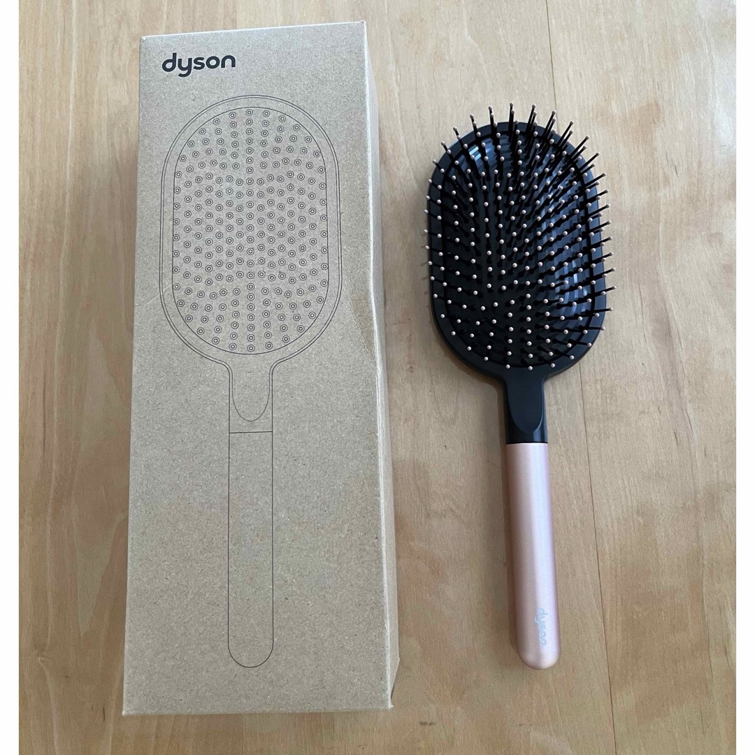 Dyson(ダイソン)のダイソン　パドルブラシ　箱無し コスメ/美容のヘアケア/スタイリング(ヘアブラシ/クシ)の商品写真