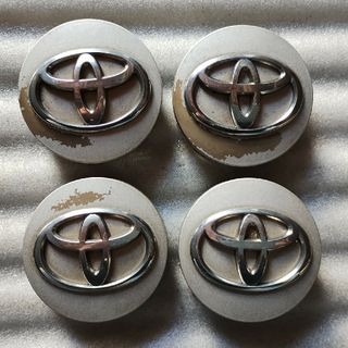 トヨタ(トヨタ)のトヨタセンターキャップ　直径約6.2cm ４個セット　17インチで使用　送料込み(ホイール)