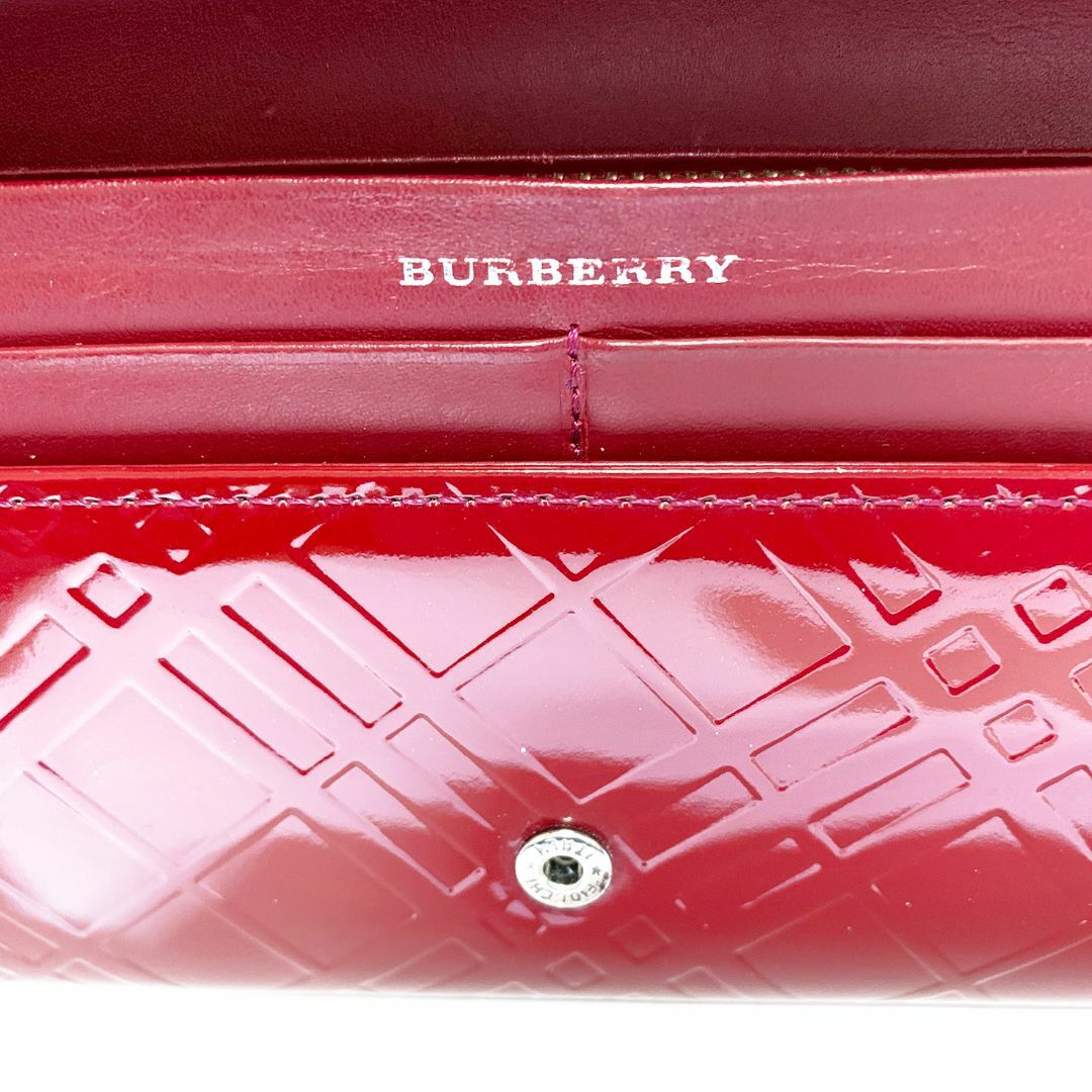 BURBERRY(バーバリー)のBURBERRY バーバリー パテントレザー 二つ折り 長財布 格子柄 レッド レディースのファッション小物(財布)の商品写真