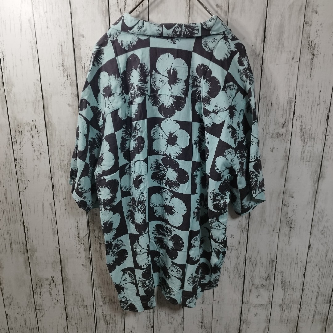 H&M(エイチアンドエム)の【H&M】Hibiscus Patterned Aloha Shirt メンズのトップス(シャツ)の商品写真