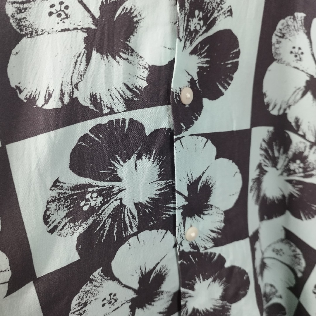 H&M(エイチアンドエム)の【H&M】Hibiscus Patterned Aloha Shirt メンズのトップス(シャツ)の商品写真