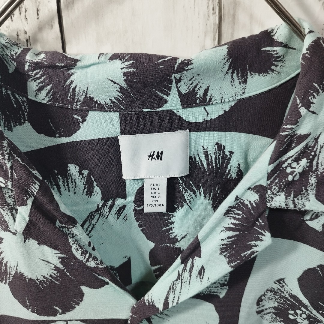 H&M(エイチアンドエム)の【H&M】Hibiscus Patterned Aloha Shirt メンズのトップス(シャツ)の商品写真