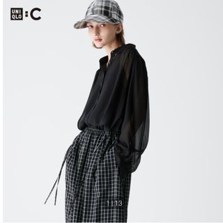 ユニクロ(UNIQLO)の新品！未使用！♥️UNIQLO【UNIQLO：C】シアーボリュームブラウス。M。(シャツ/ブラウス(長袖/七分))