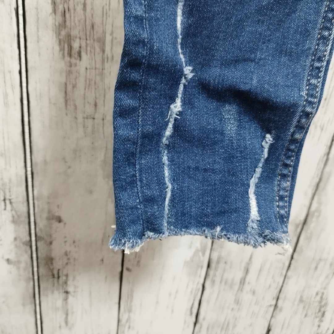 H&M(エイチアンドエム)の【H&M DIVIDED】Distressed Skinny Denim レディースのパンツ(デニム/ジーンズ)の商品写真