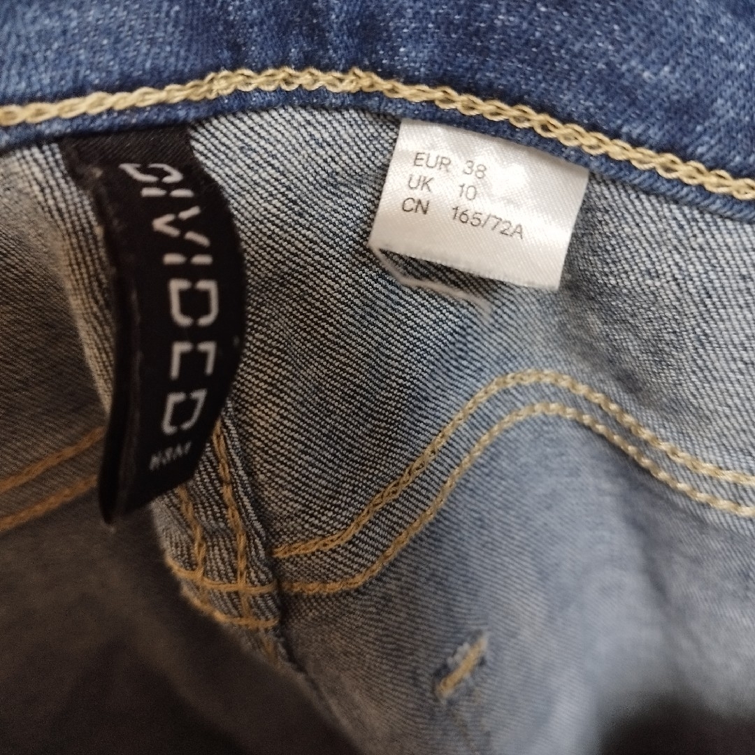 H&M(エイチアンドエム)の【H&M DIVIDED】Distressed Skinny Denim レディースのパンツ(デニム/ジーンズ)の商品写真