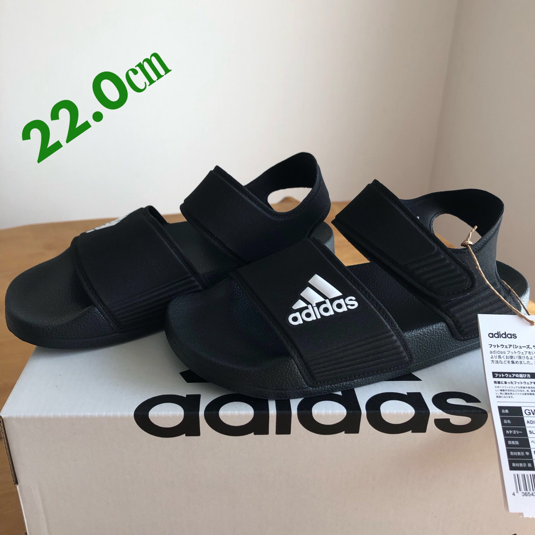 adidas(アディダス)の新品 22㎝ アディダス アディレッタ サンダル キッズ/ベビー/マタニティのキッズ靴/シューズ(15cm~)(サンダル)の商品写真