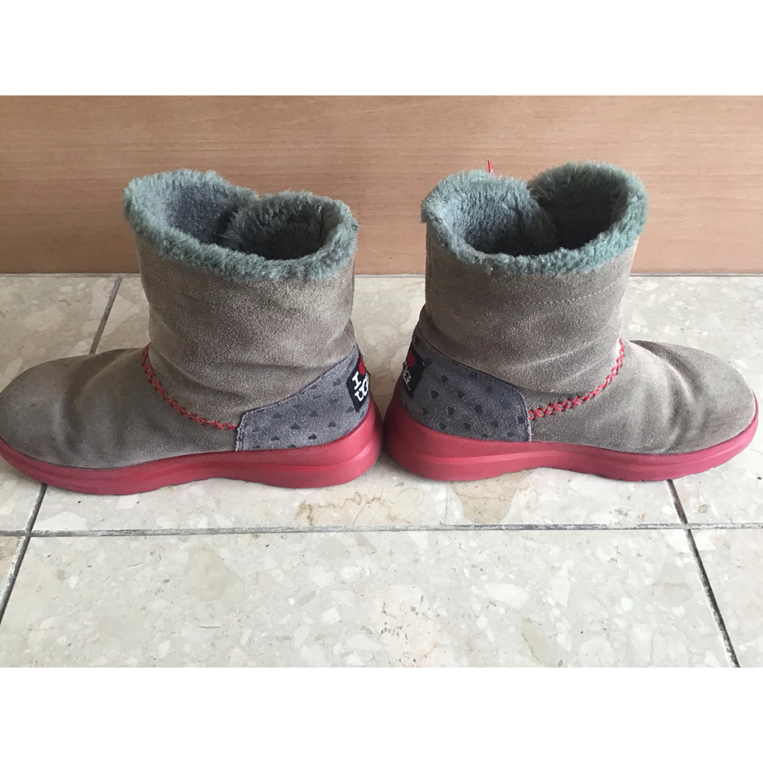 UGG(アグ)のアグ　UGG　子供ムートンブーツ　ハート　リボン キッズ/ベビー/マタニティのキッズ靴/シューズ(15cm~)(ブーツ)の商品写真