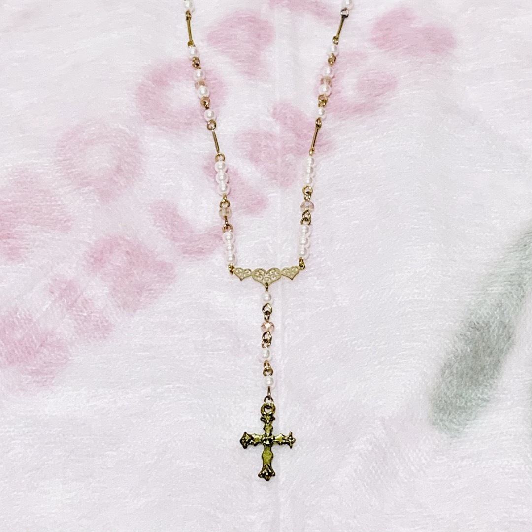 ネックレス ロザリオ風 クロス 十字架 ゴールド ピンク レディースのアクセサリー(ネックレス)の商品写真