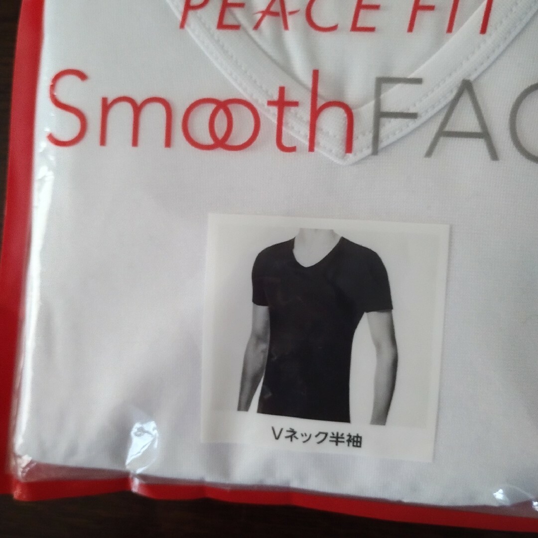 AEON(イオン)のpeace fit　半袖　Vネック　メンズ　白　ベージュ　M ヒートテック系 メンズのトップス(Tシャツ/カットソー(半袖/袖なし))の商品写真