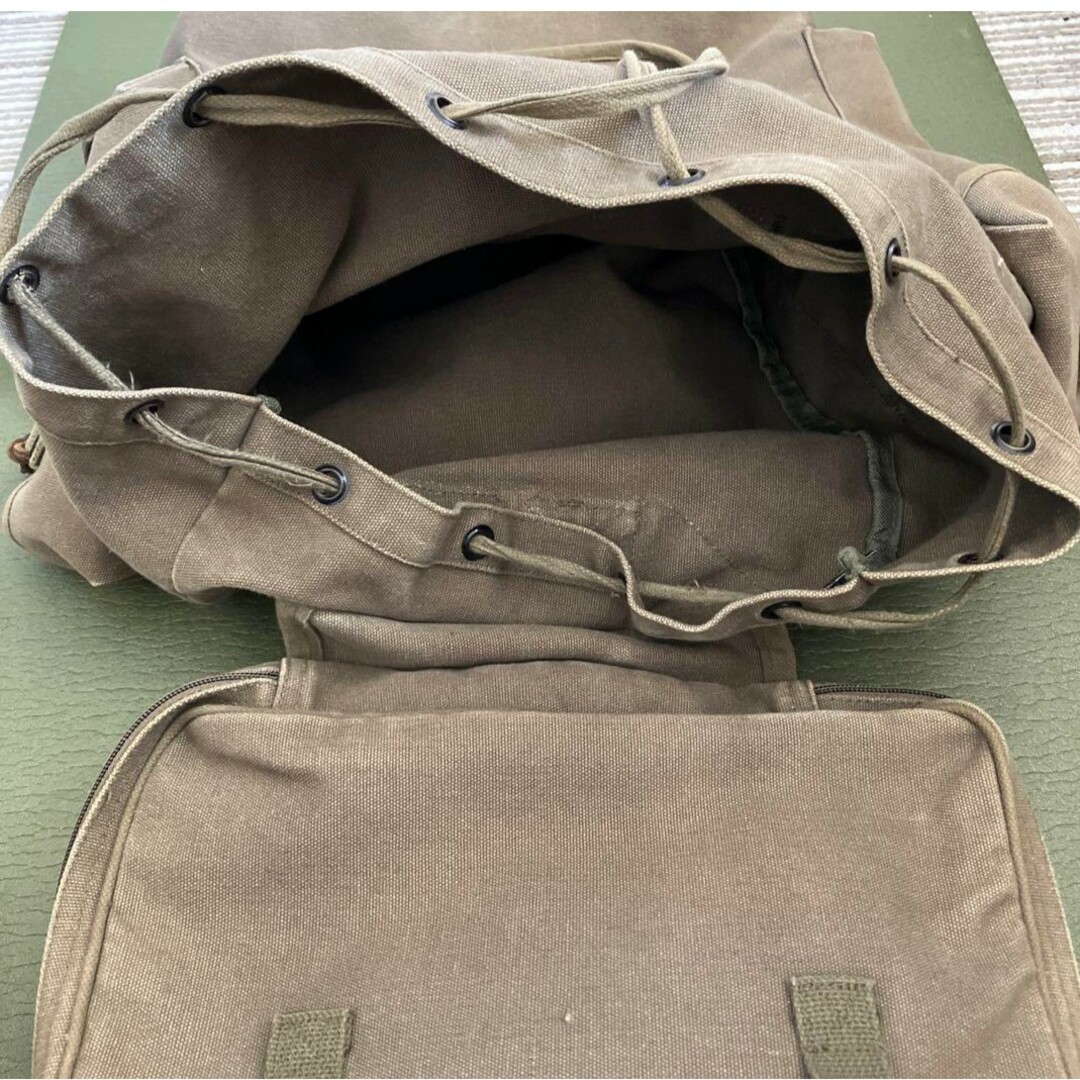 ミリタリー　リュック　極厚キャンパス メンズのバッグ(バッグパック/リュック)の商品写真