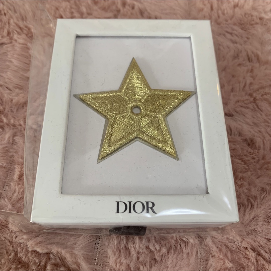 Christian Dior(クリスチャンディオール)のDIOR ディオール ピンバッジ 星 スター ゴールド ノベルティ エンタメ/ホビーのコレクション(ノベルティグッズ)の商品写真