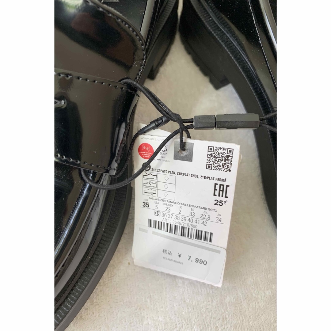 ZARA(ザラ)の【新品】ZARA ザラ トラックソールローファー タッセルディテール 35 レディースの靴/シューズ(ローファー/革靴)の商品写真