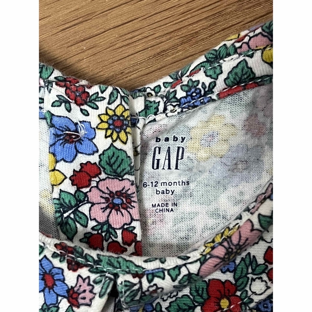 babyGAP(ベビーギャップ)の[ひろこ様専用]babyGAPロンパース2枚セット＋ラルフローレンロンパース キッズ/ベビー/マタニティのベビー服(~85cm)(ロンパース)の商品写真