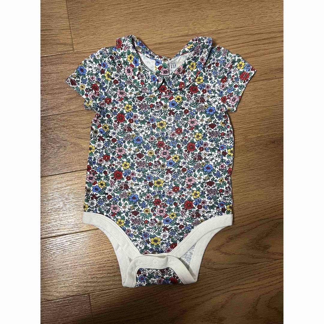 babyGAP(ベビーギャップ)の[ひろこ様専用]babyGAPロンパース2枚セット＋ラルフローレンロンパース キッズ/ベビー/マタニティのベビー服(~85cm)(ロンパース)の商品写真